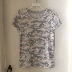 Short sleeve camo T